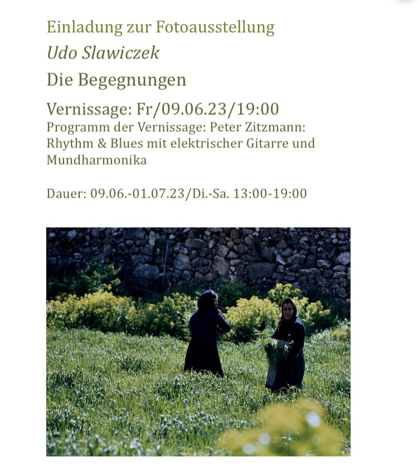 VERNISSAGE: Begegnungen — Udo Slawiczek

„Jedes Bild ist das Dokument einer Begegnung – nicht nur von Menschen. Oft wird unsere Aufmerksamkeit geweckt, ohne dass es zu einem Kontakt kommt – durch Eigenart, Ausstrahlung oder Verhalten. 
Aber auch der Eindruck von einer Landschaft, einer Situation, einem ins Auge fallenden Detail, selbst manch flüchtigem Blick beeinflusst unser Bewusstsein und kann unsere Sichtweisen verändern. Und das auf unterschiedliche Weise: manches Bild löst bei Betrachtern ganz andere Gedanken und Empfindungen aus, als bei mir selbst.“ – Udo Slawiczek

Die Tenri Kulturwerkstatt lädt Sie alle herzlich zur Vernissage am 09.06.23 ein. 
Ab 19 Uhr wird die Eröffnung der Fotoausstellung „Begegnungen“ mit RnB-Musik begleitet. Eintritt frei!

Dauer der Ausstellung: 09.06. – 01.07.23

#tenri #tkw #tenrikulturwerkstatt #vernissage #fotografie #ausstellung #ausstellungköln #kölnkultur #artincologne #fotoausstellung #udoslawiczek