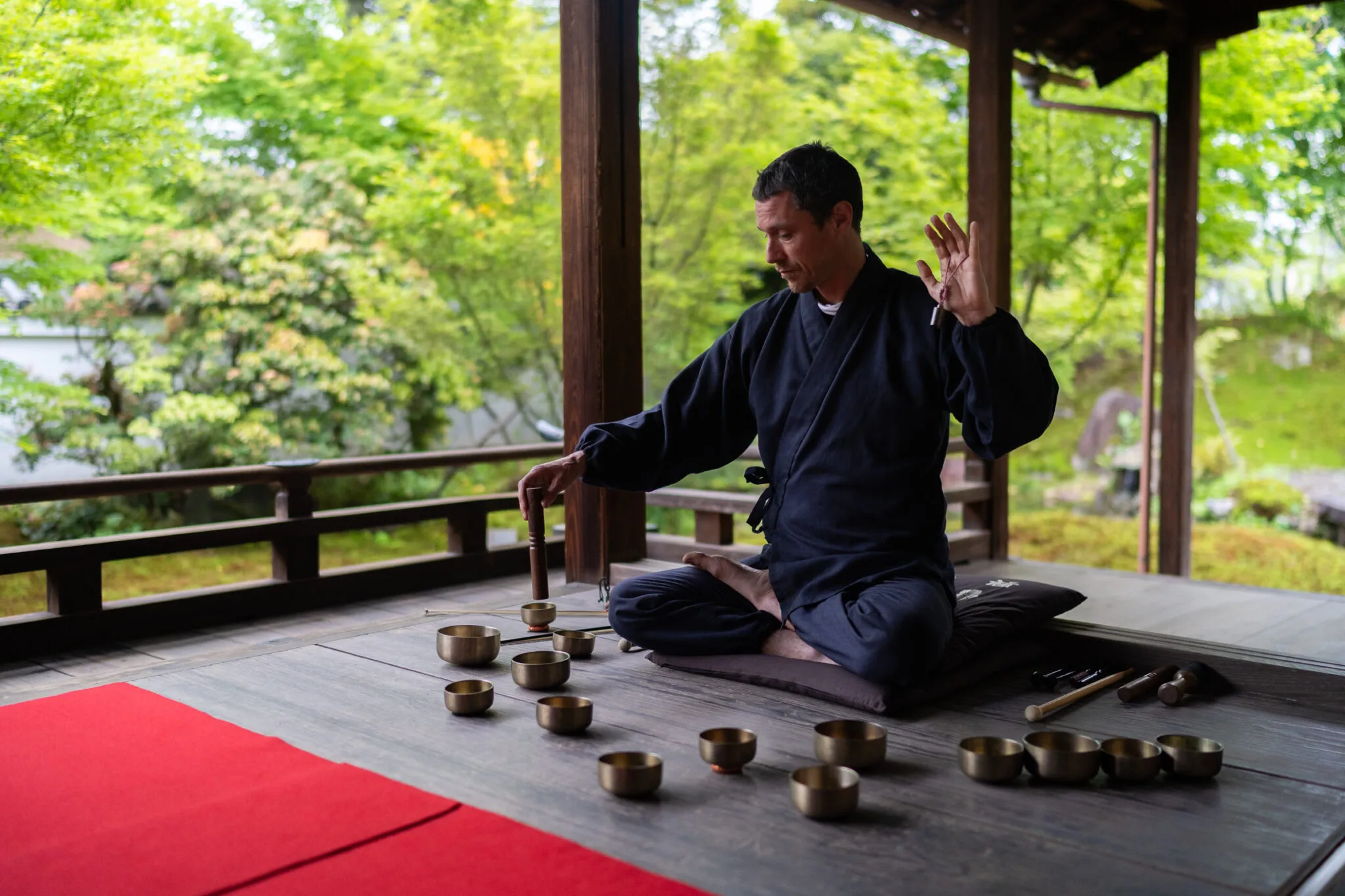 Sam-Engawa-Orin-Full-Portrait-2048×1365-2